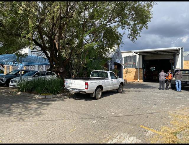 4,580M² WAREHOUSE TO LET IN ROSSLYN